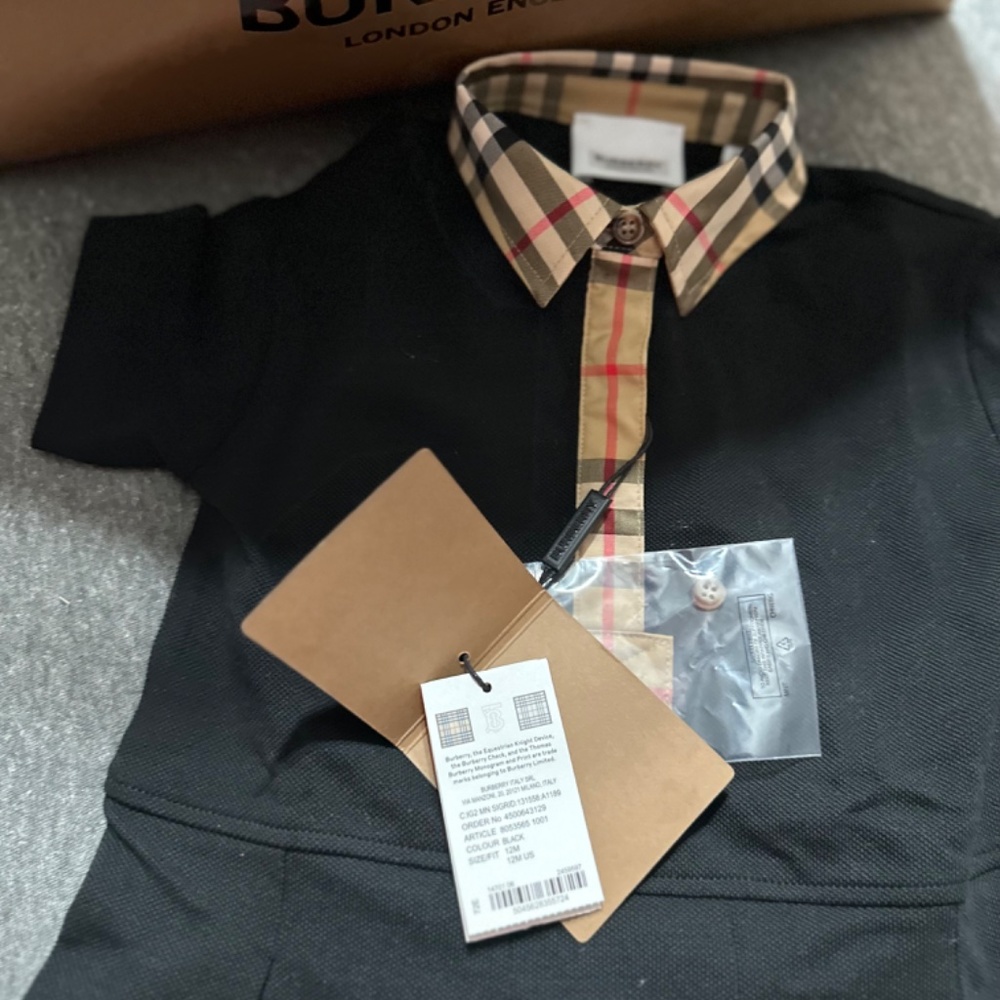 Burberry - Picture 2 of 6